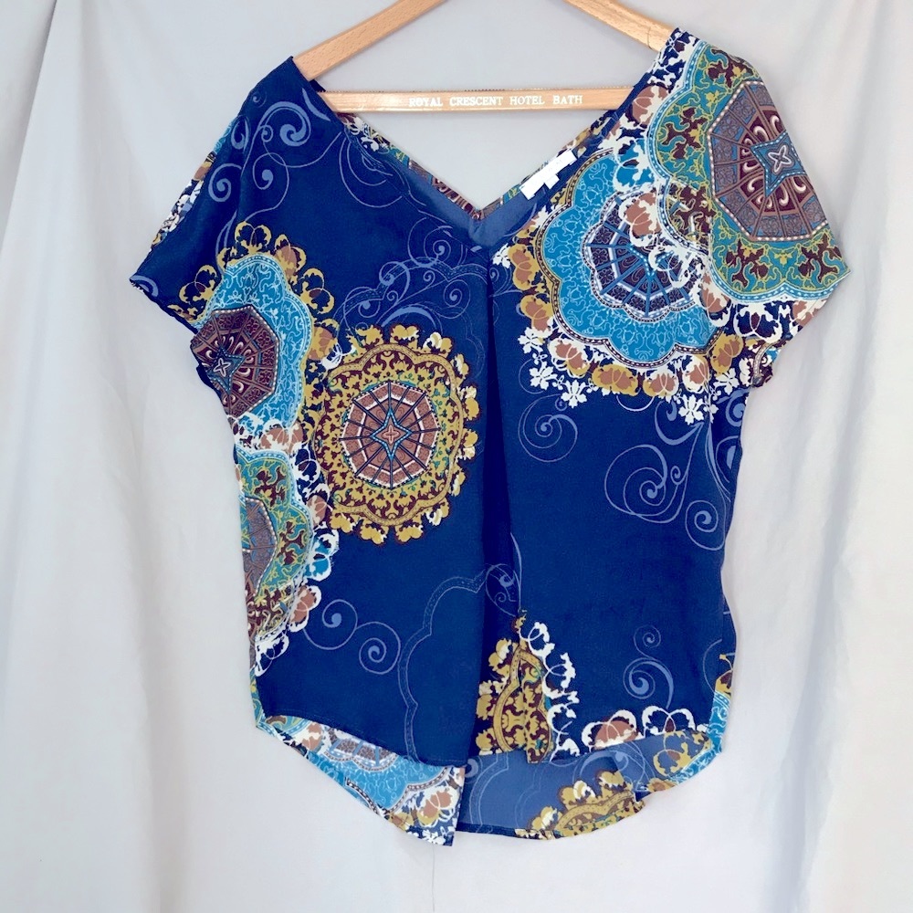 Mandala Blouse V-neck Round Hem Split Cap Sleeve